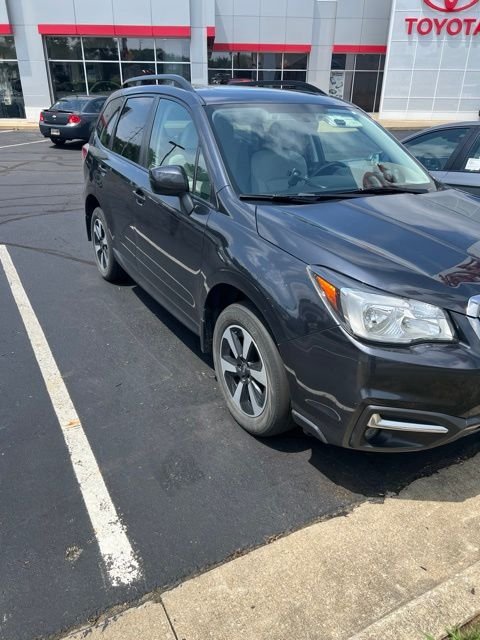 Used 2018 Gray Subaru 2.5i Premium image 4