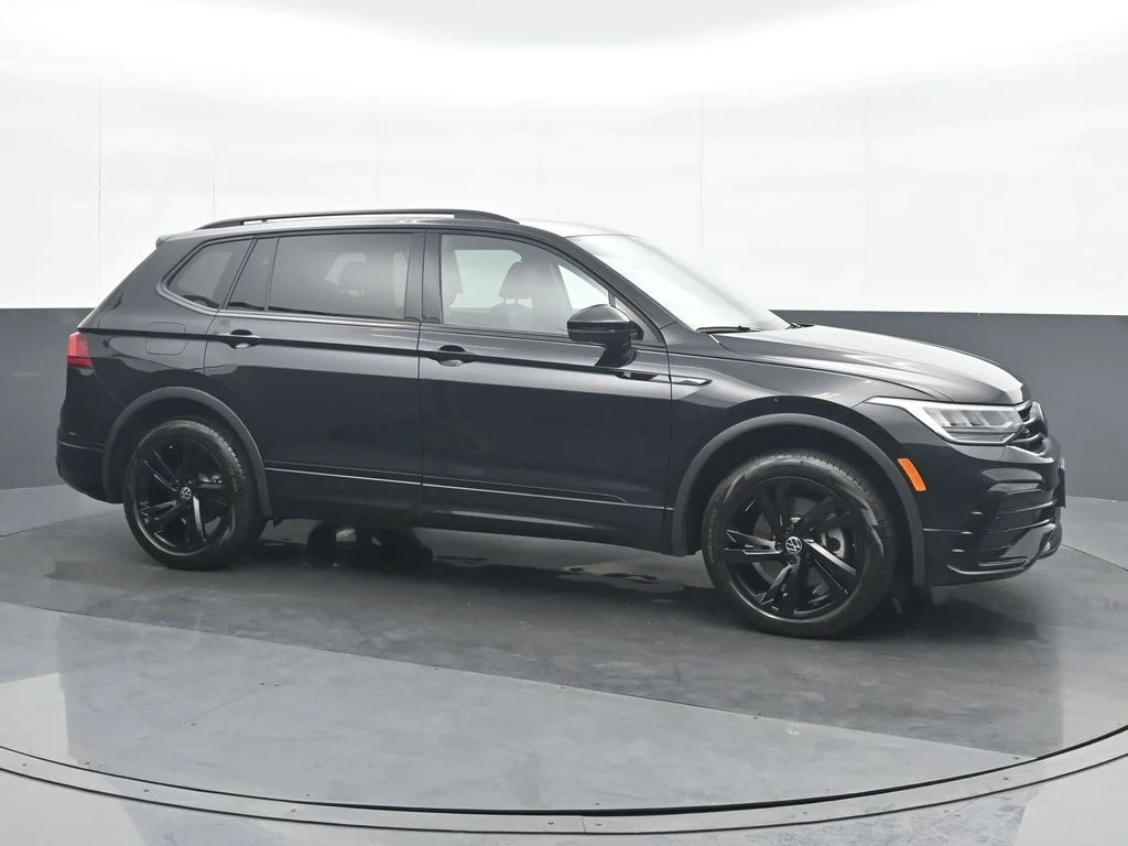 Used 2024 Black Volkswagen 2.0T SE R-Line Black image 8