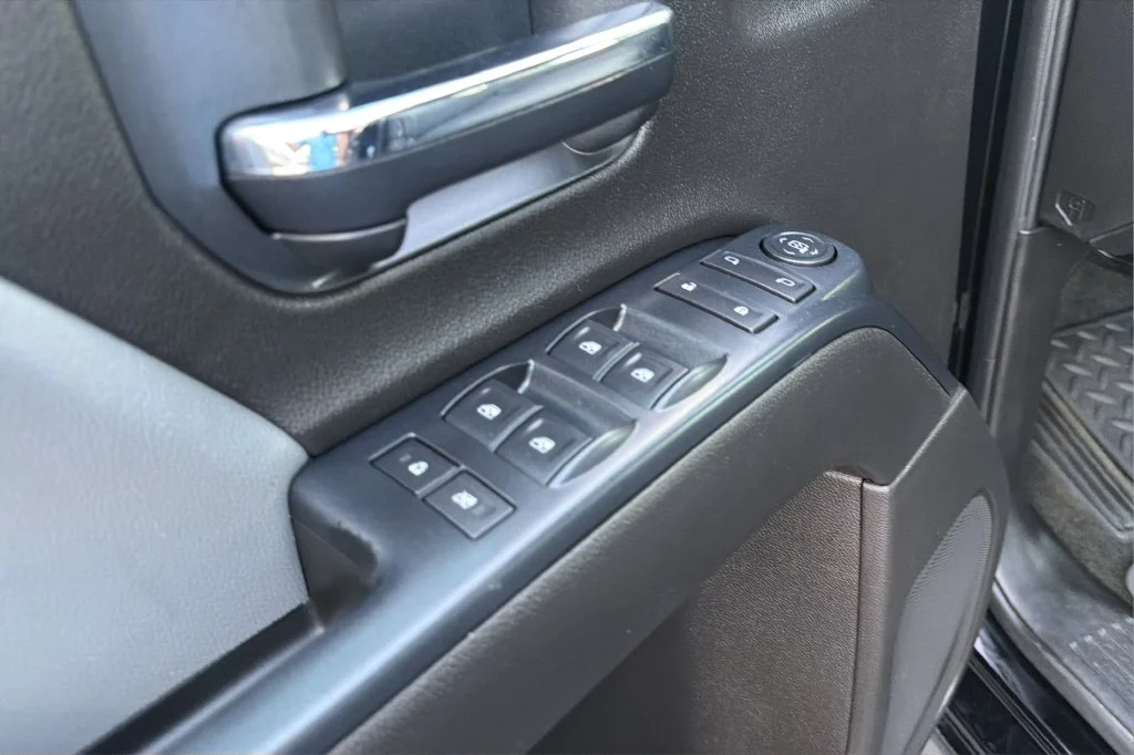 Used 2016 Black Chevrolet Custom image 15