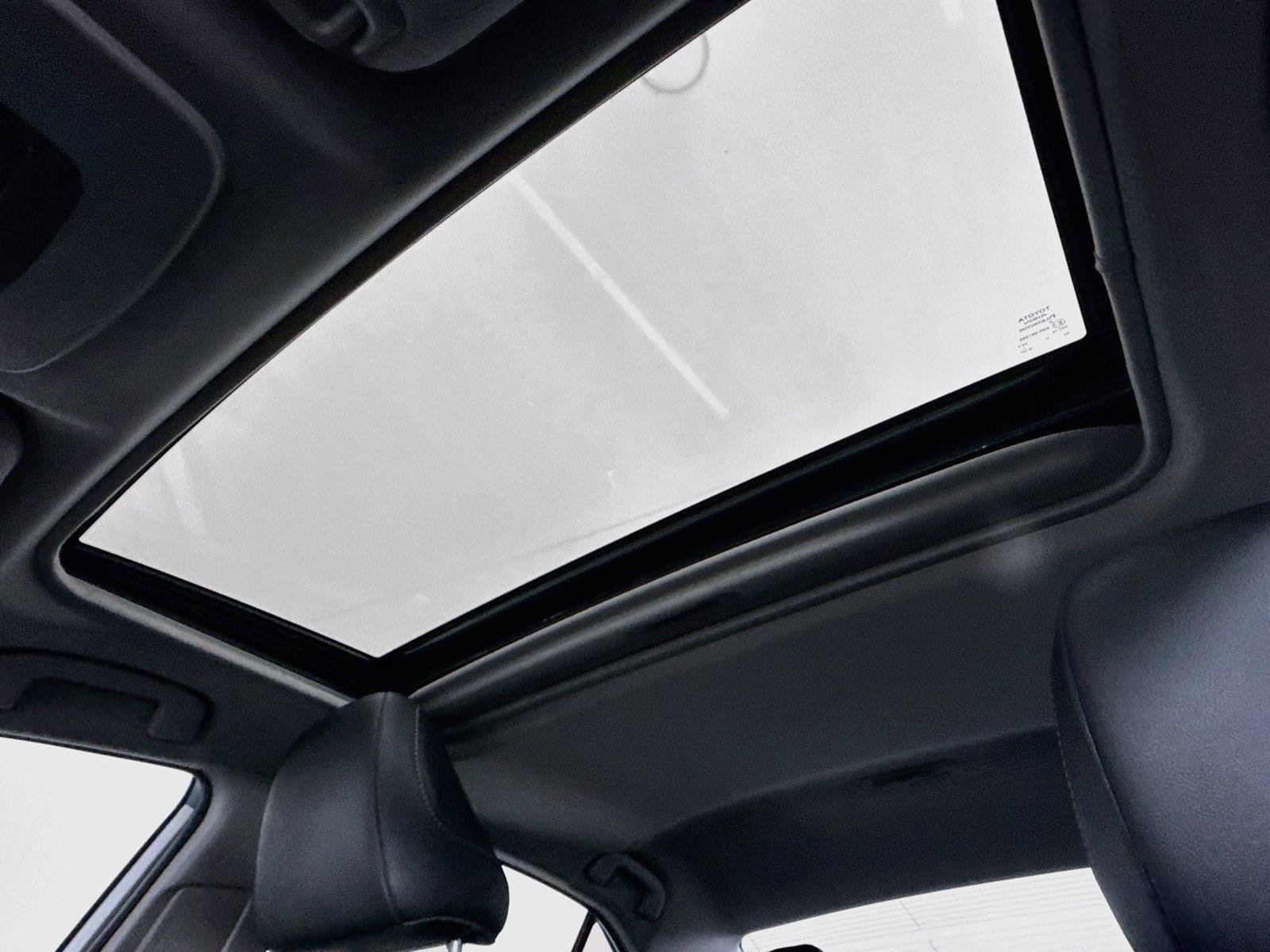 Used 2022 Ice Edge Toyota SE image 6