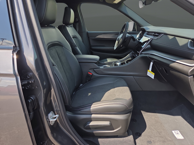 New 2025 Baltic Gray Metallic Clearcoat Jeep Altitude X image 33