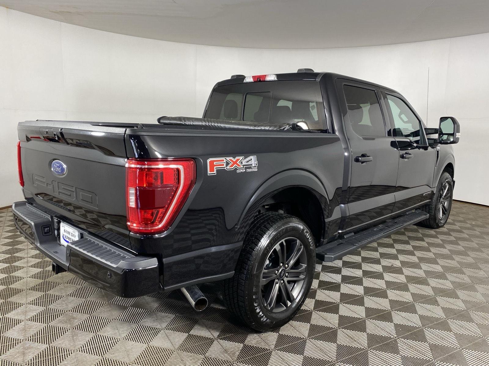 Used 2021 Black Metallic Ford XLT image 7