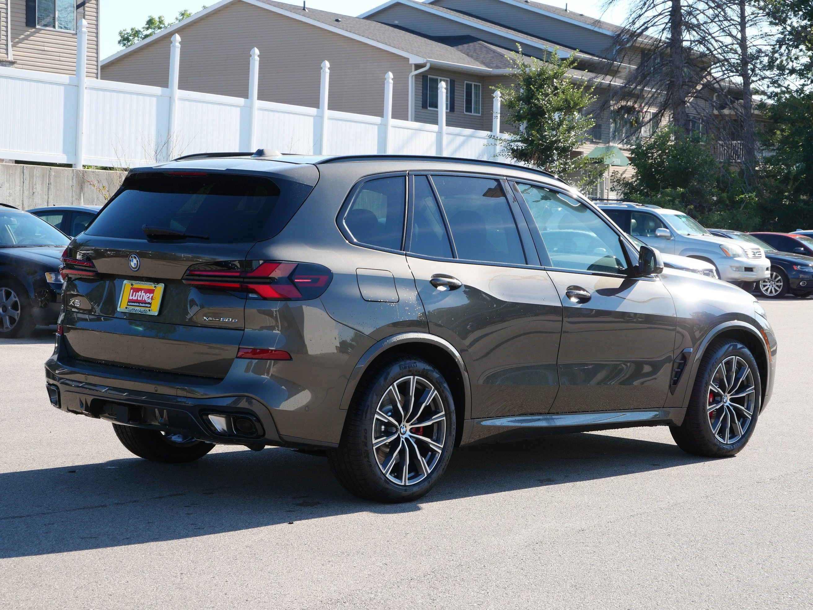 New 2026 Manhattan Green Metallic BMW xDrive50e image 2