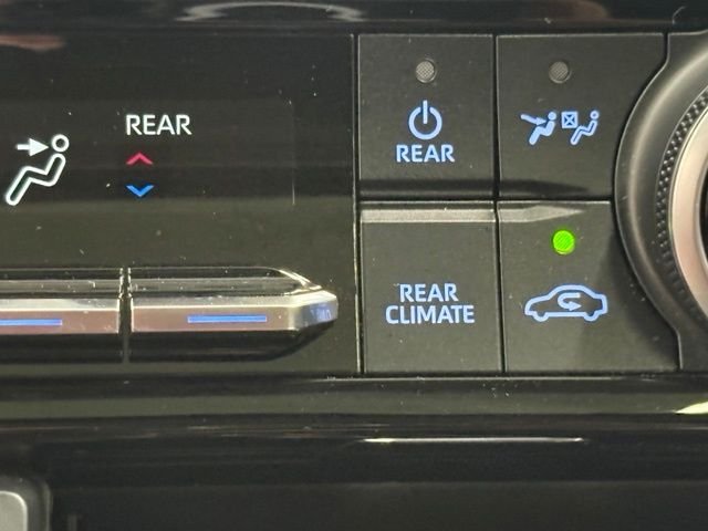 Used 2020 White Toyota XLE image 33