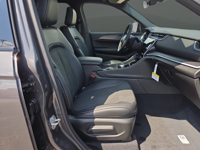 2025 Jeep Grand Cherokee Altitude - Photo 33