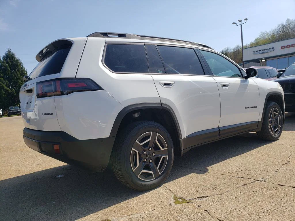 New 2026 Bright White Clear-Coat Exterior Paint Jeep Limited image 3