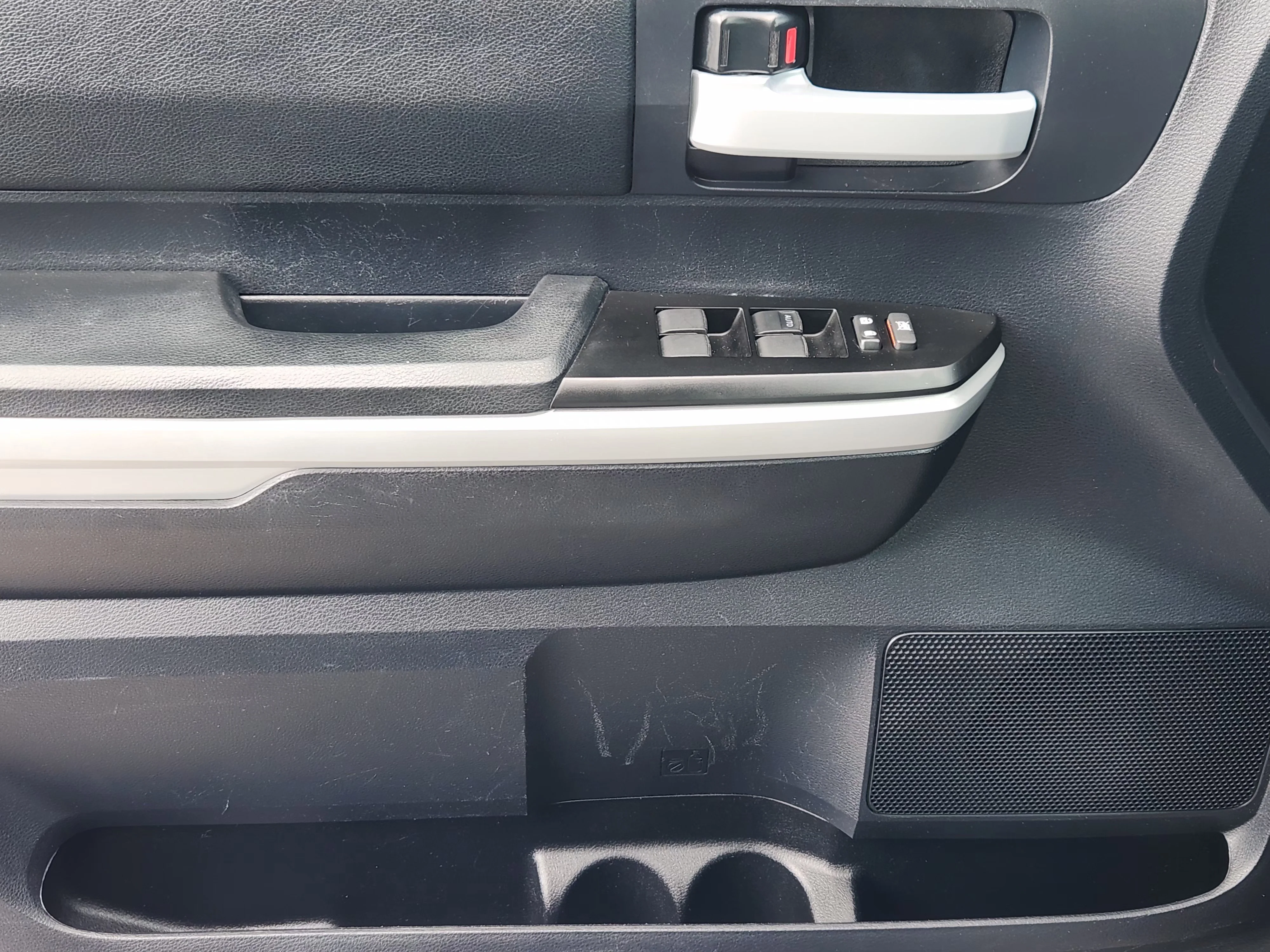 Used 2019  Toyota SR5 image 24