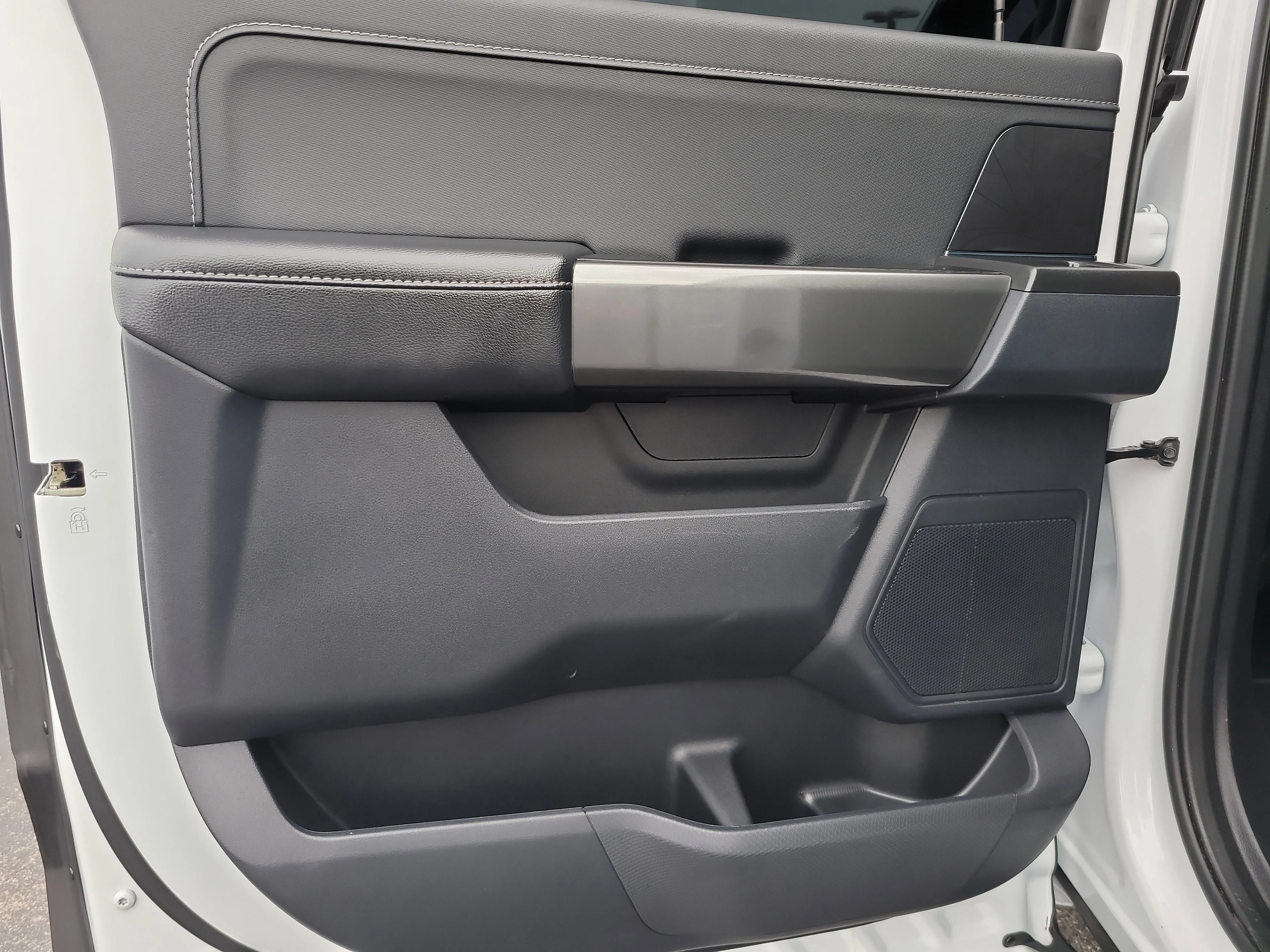 Used 2023 Oxford White Ford XLT image 11
