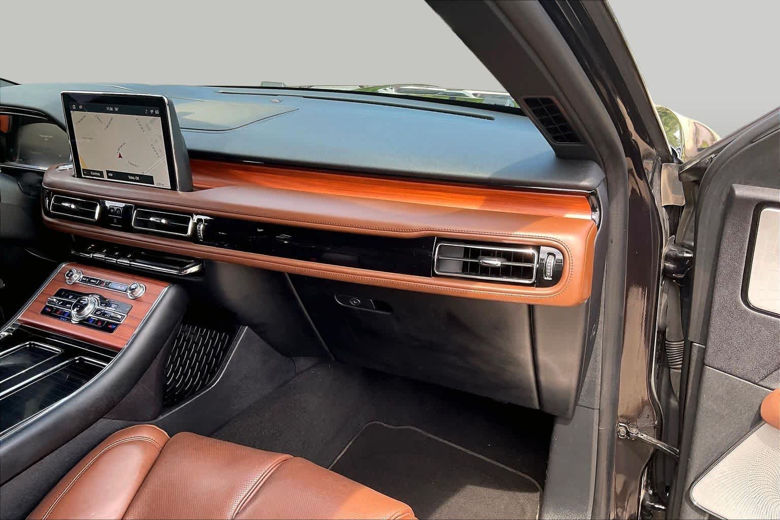 Used 2020 Infinite Black Lincoln Reserve image 18