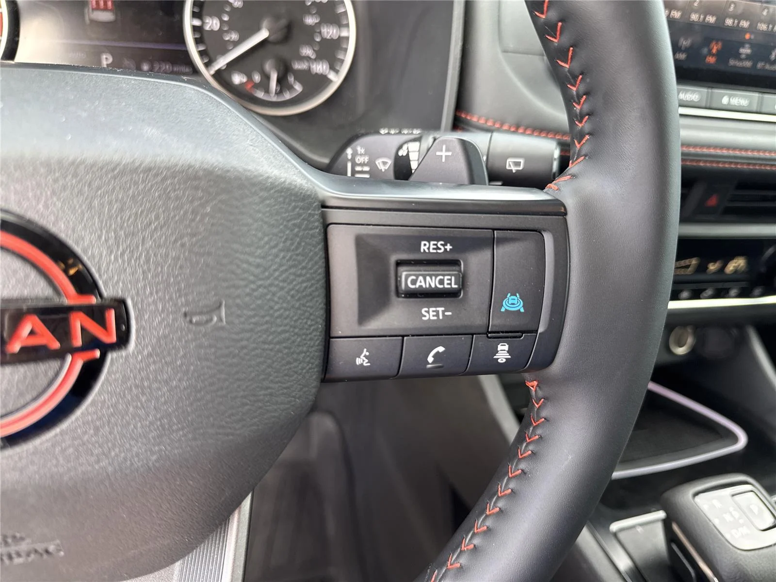 Used 2025 Everest White Pearl Nissan Rock Creek image 21