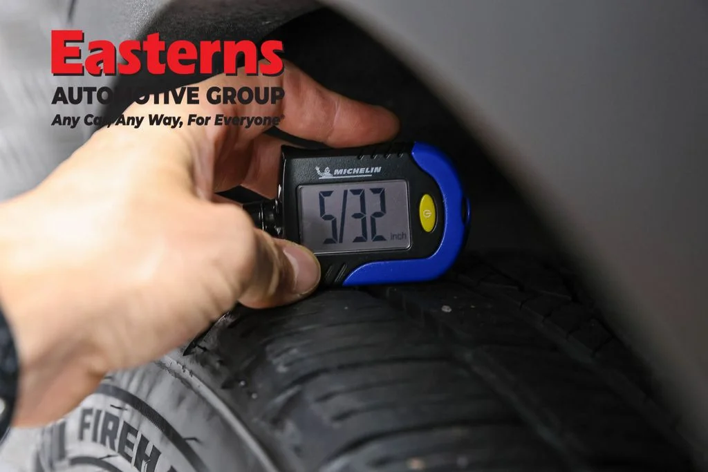 Used 2022 Black Volvo Momentum image 26