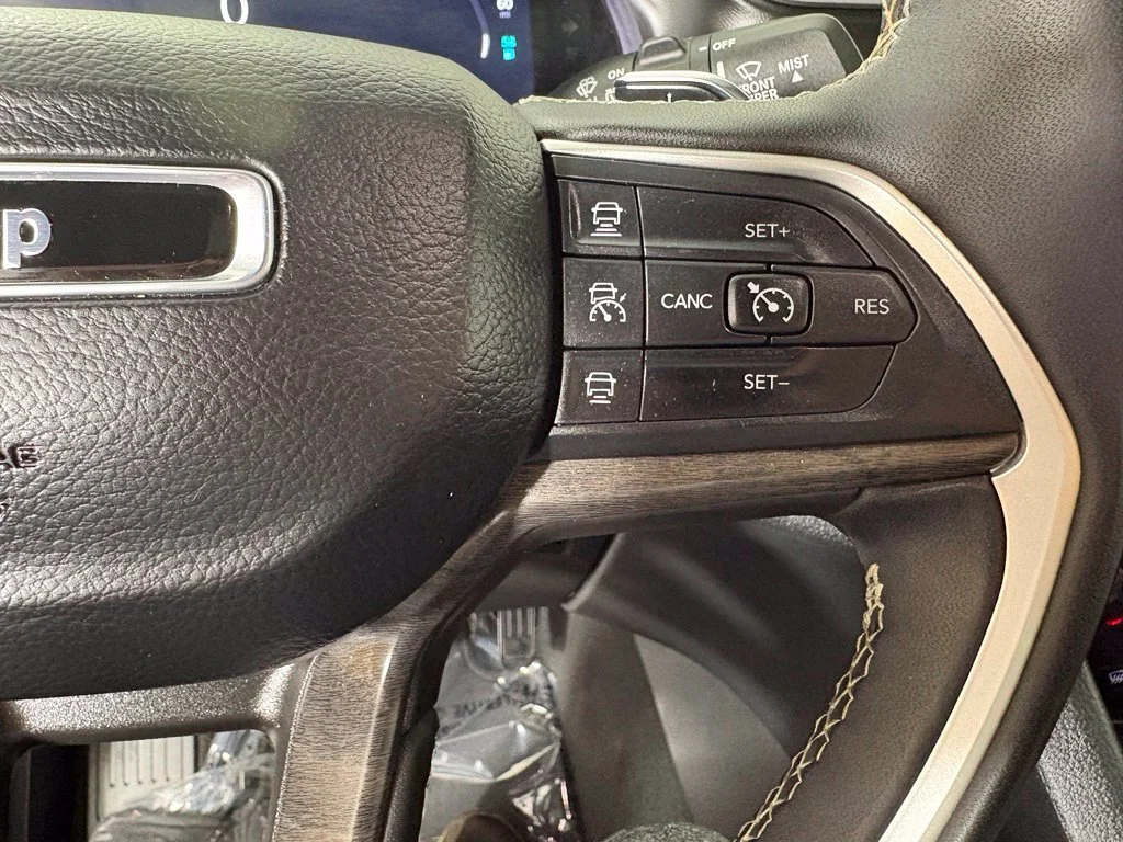 Used 2024 White Jeep 4xe image 25