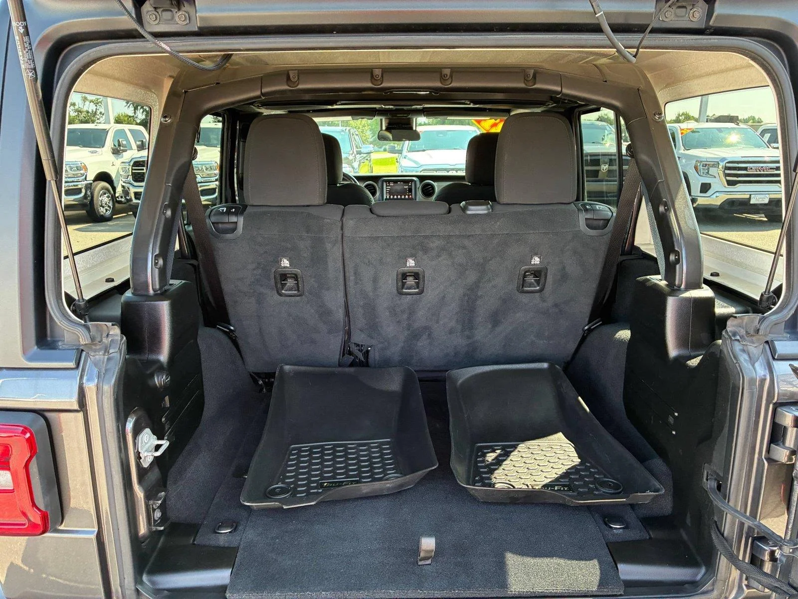 Used 2021 Granite Crystal Metallic Clearcoat Jeep Unlimited Sport S image 27