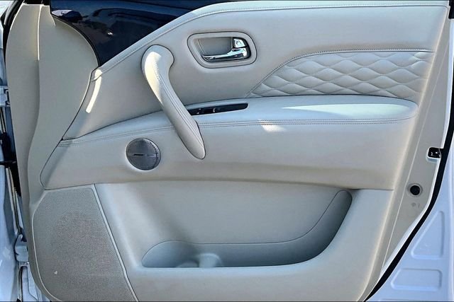 Used 2021 White INFINITI Sensory image 24