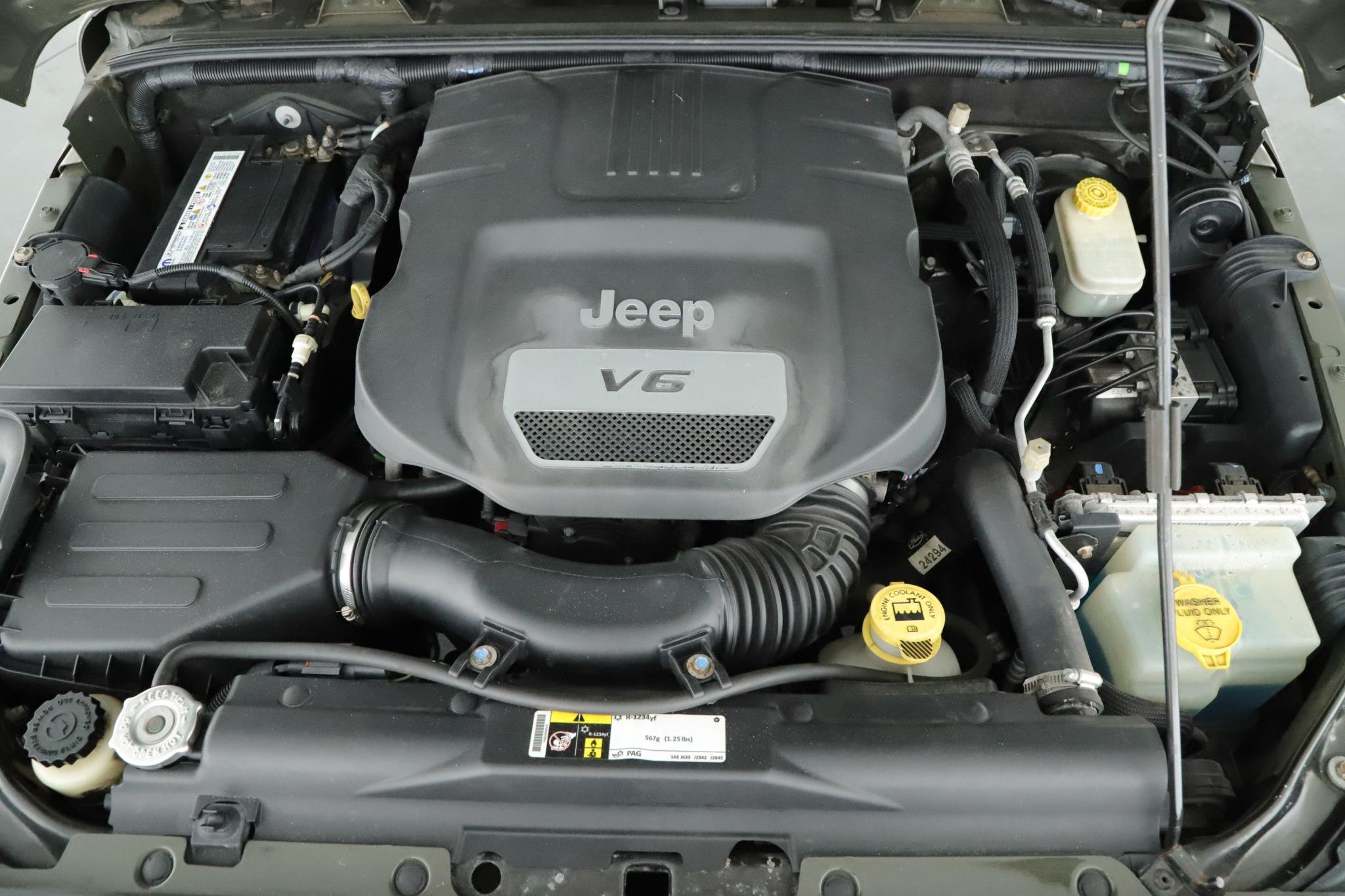Used 2015 Tank Clearcoat Jeep 4WD 4dr Sport image 15