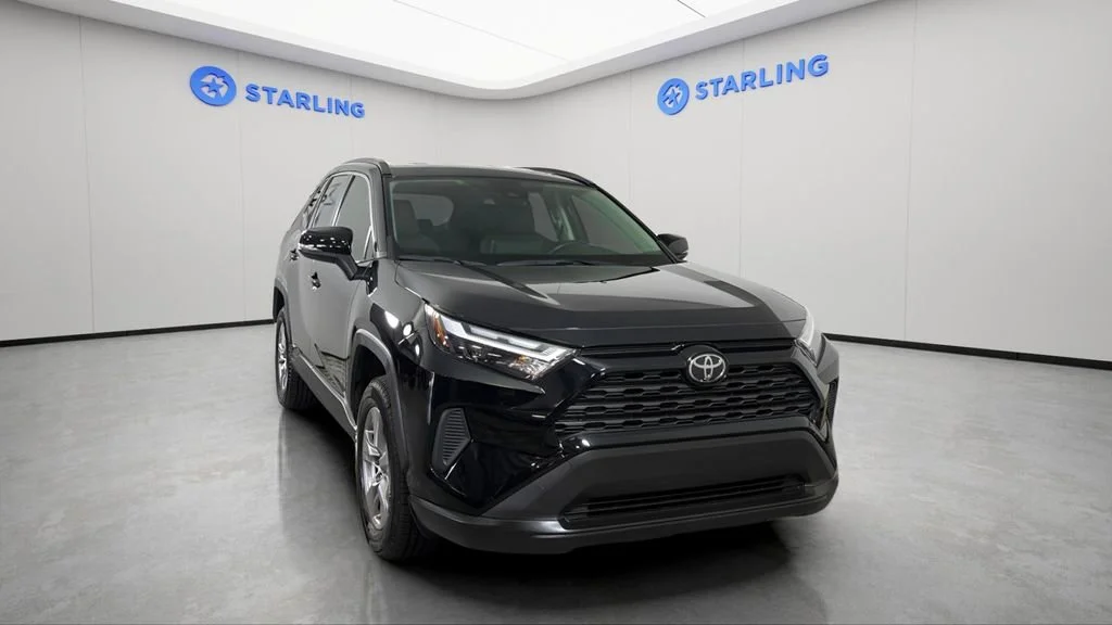 2025 Toyota RAV4 XLE - Photo 14