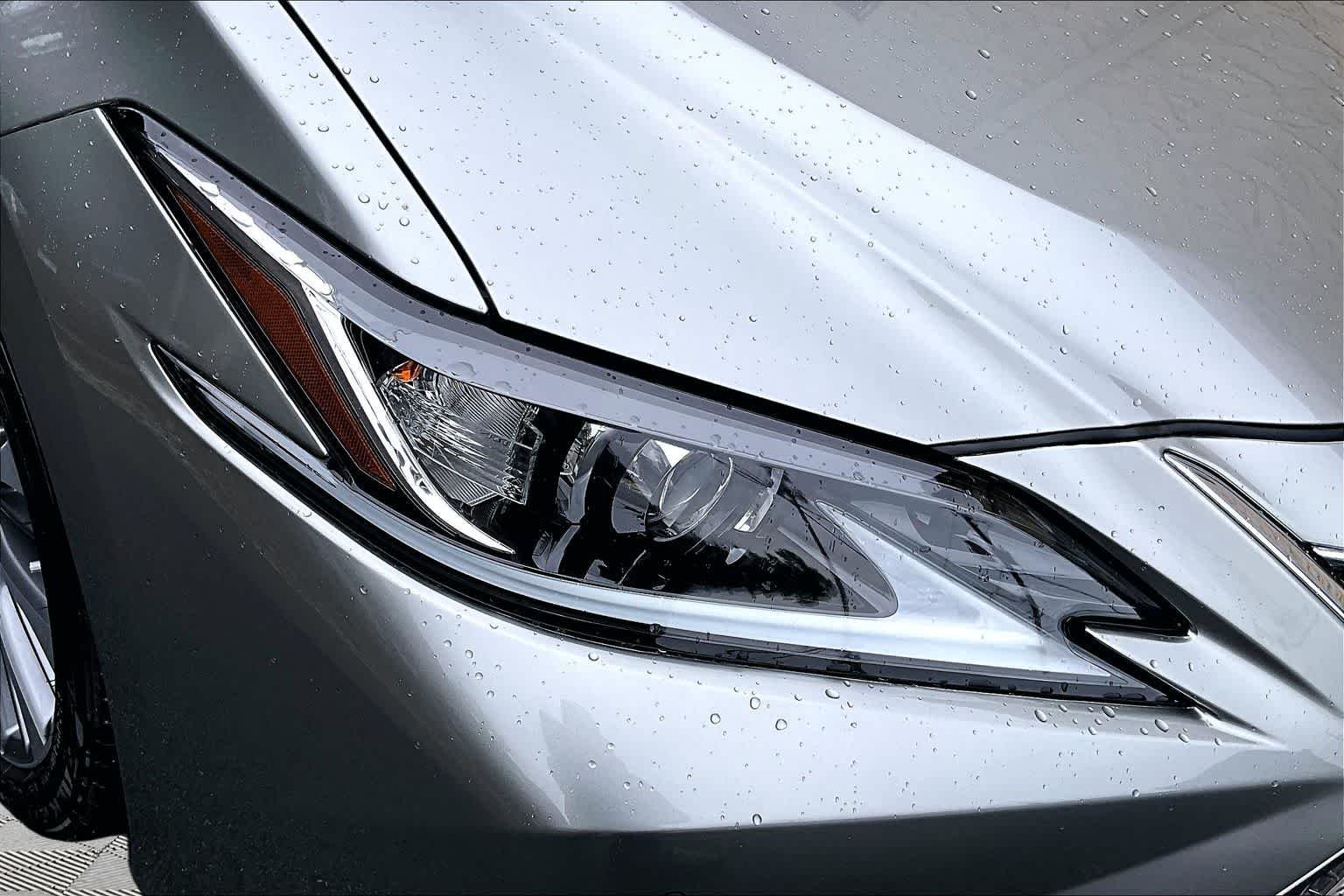 Used 2020 Atomic Silver Lexus  image 28