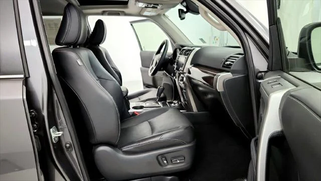 Certified Used 2022 MAGNETIC GRAY MET. Toyota  image 17