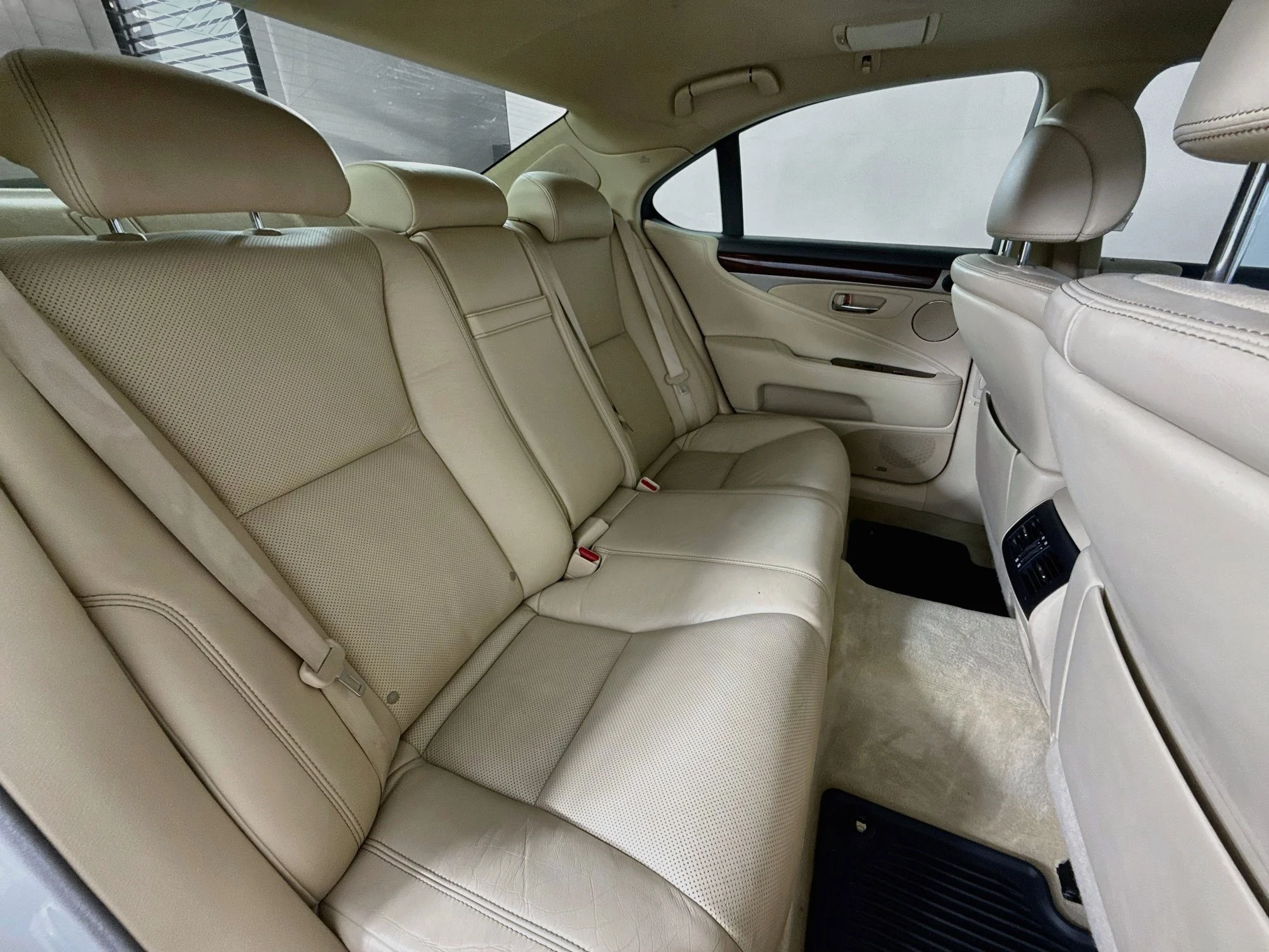 Used 2014 Starfire Pearl Lexus 460 image 27