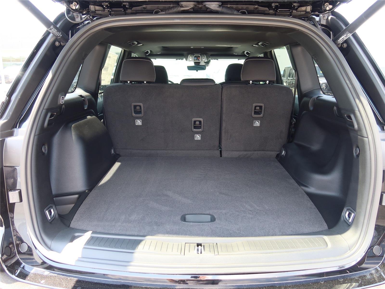 New 2026 Diamond Black Crystal Pearlcoat Jeep Laredo X image 5