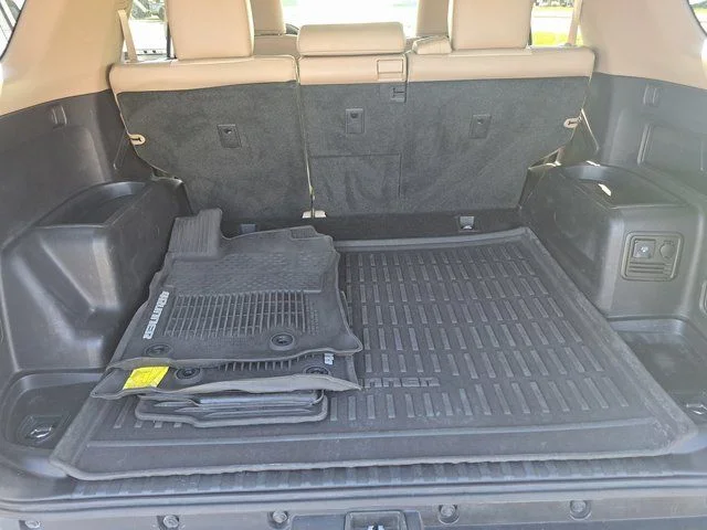 Used 2018 White Toyota SR5 Premium image 31