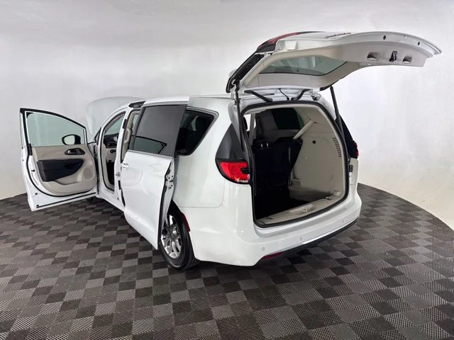 Used 2023 White Chrysler Touring L image 19