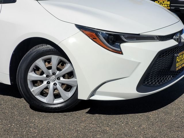 Used 2022 White Toyota LE image 9