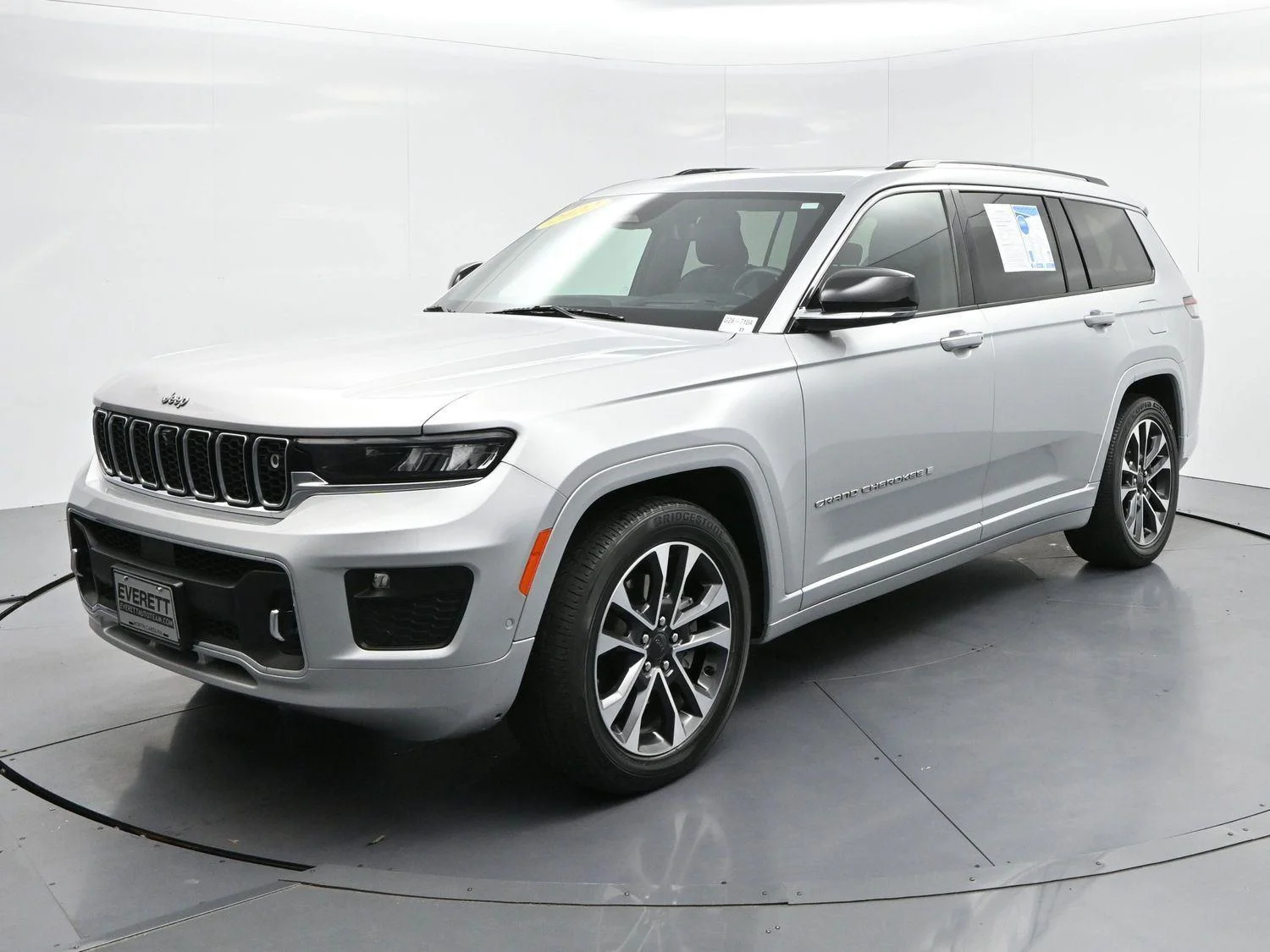 Used 2022 Silver Zynith Jeep Overland image 3