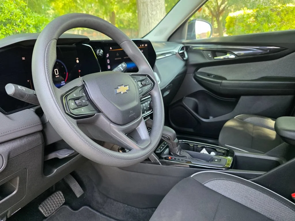 Used 2025 Mosaic Black Metallic Chevrolet LT image 14