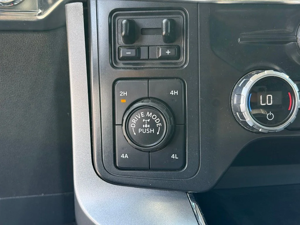 Used 2021 White Ford Lariat image 28
