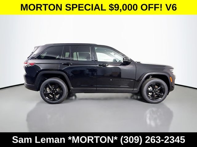 New 2025 Diamond Black Crystal Pearl-Coat Exterior Paint Jeep Limited image 8