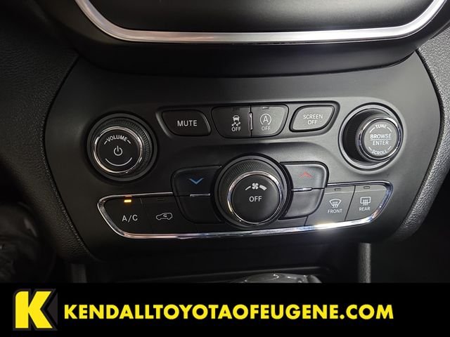 Used 2019 White Jeep Latitude Plus image 20