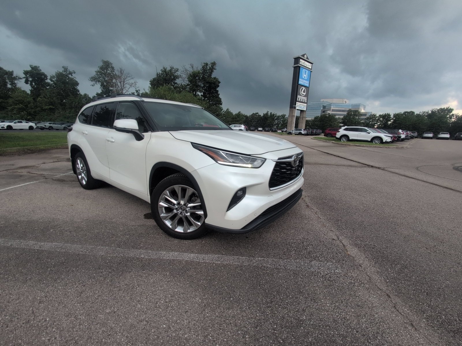 Used 2020 Blizzard Pearl Toyota Limited image 23