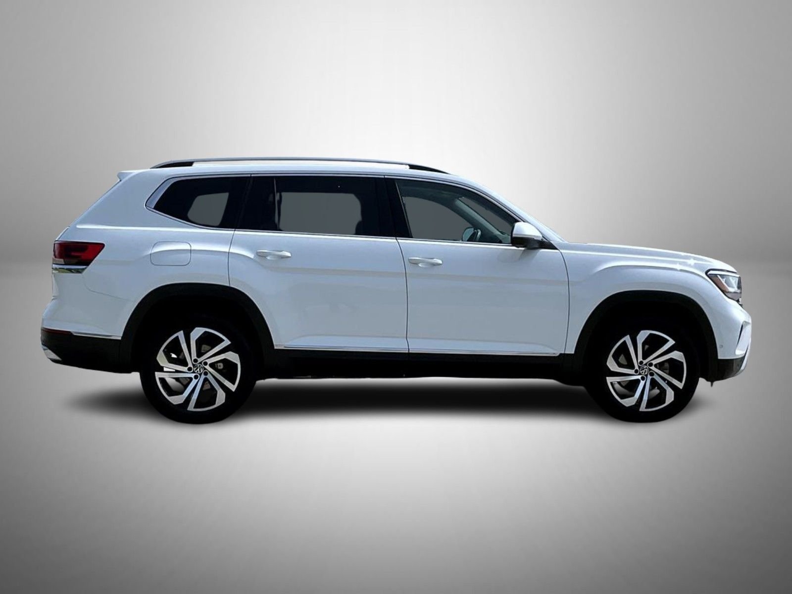 Used 2021 White Volkswagen SEL Premium image 4