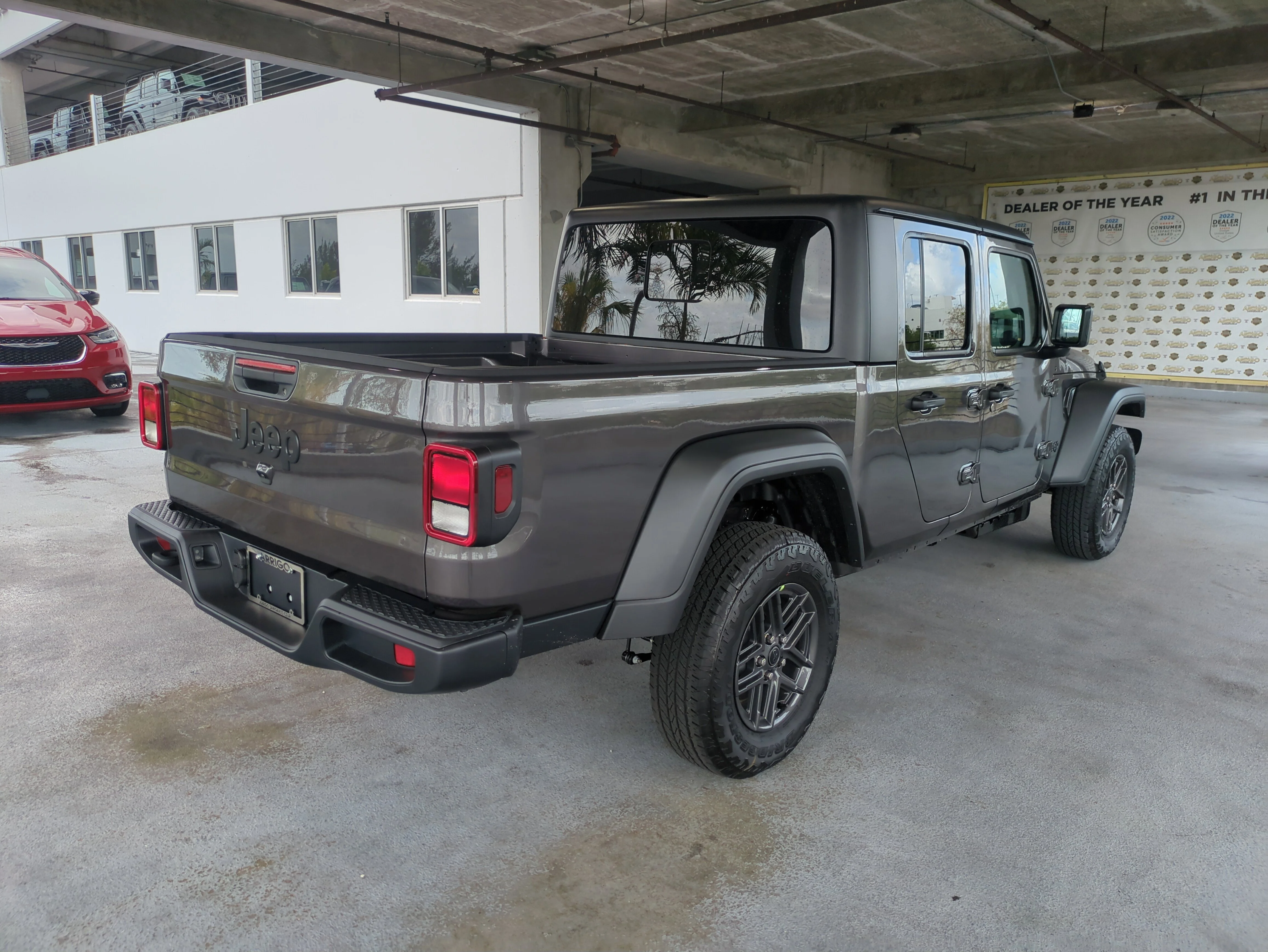 New 2026 Granite Crystal Metallic Clear-Coat Exterior Paint Jeep Sport S image 4