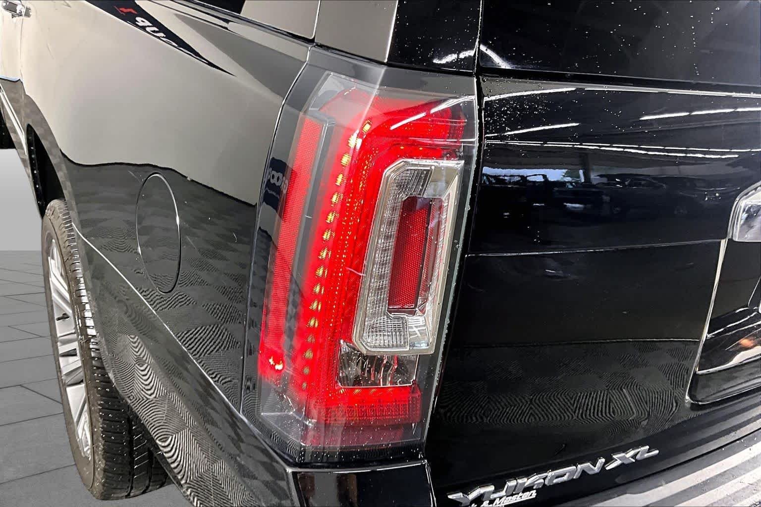 Used 2019 ONYX BLACK GMC Denali image 28