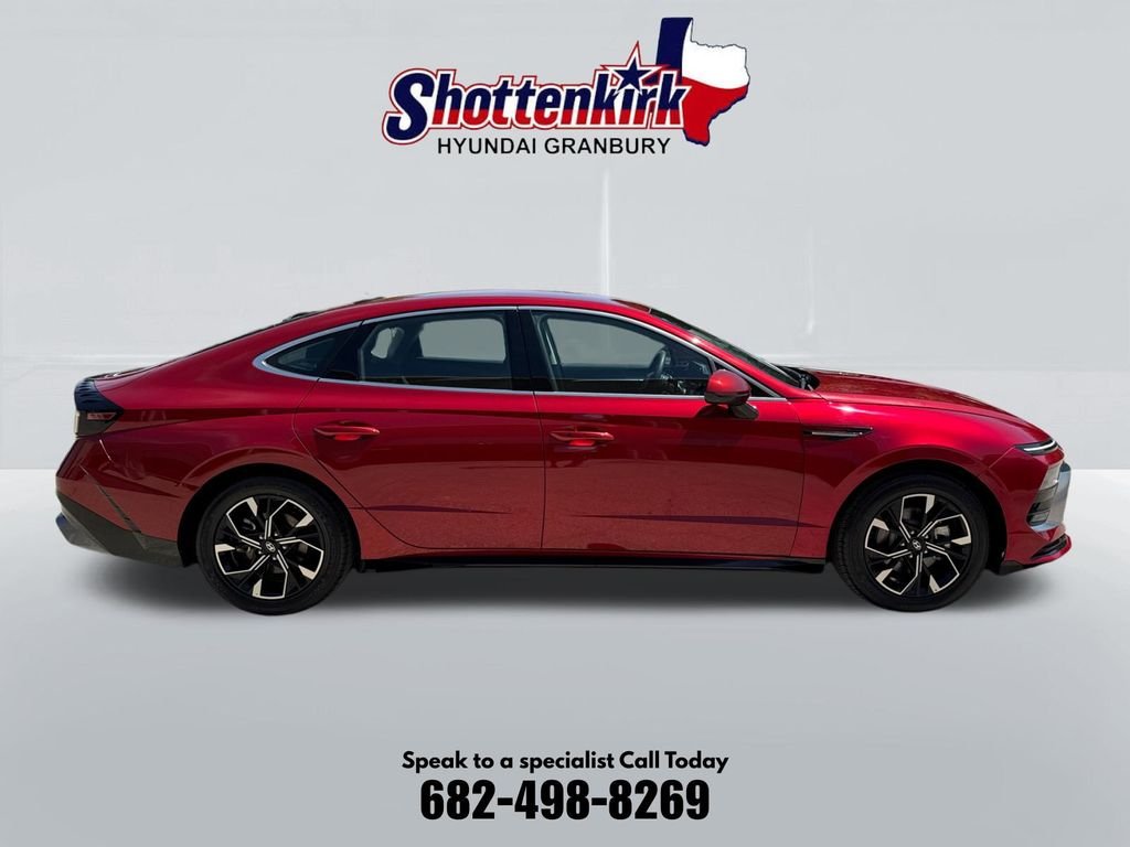 Certified Used 2025 Red Hyundai SEL image 5