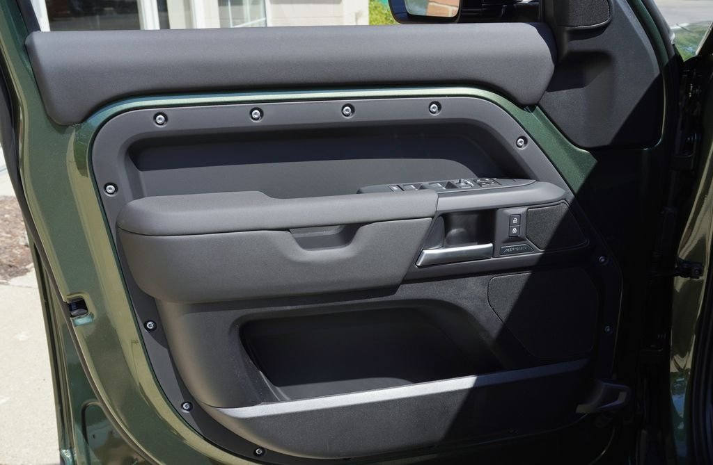 Used 2026 Green Land Rover S image 10
