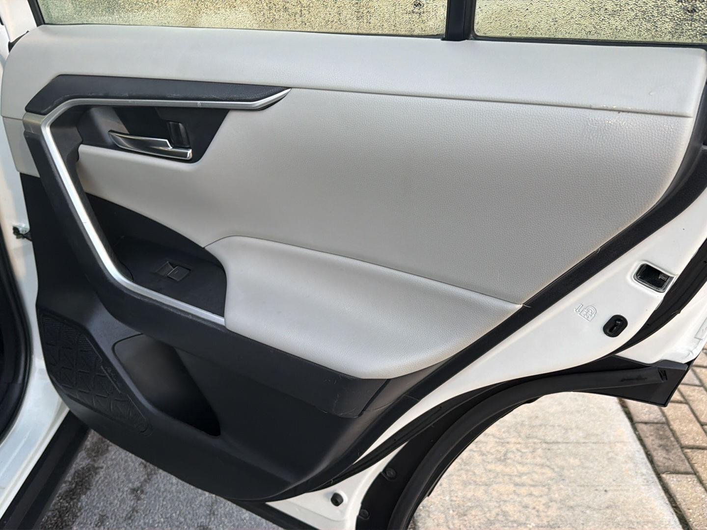 Used 2022 White Toyota XLE image 15