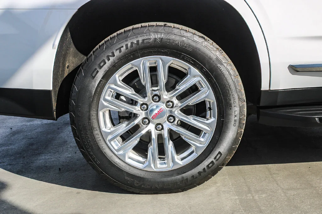 Used 2023 White GMC SLT image 12