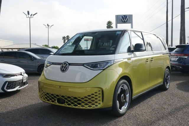 2025 Volkswagen ID. Buzz Pro S Plus 4Motion's photo