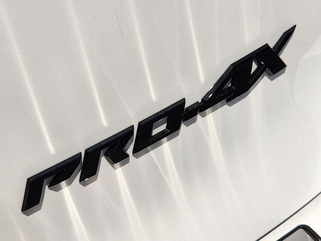 New 2026 Aspen White TriCoat / Super Black Two-tone Nissan PRO-4X® image 8