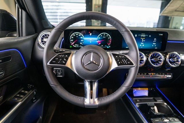 Used 2026 Black Mercedes-Benz GLB 250 image 13