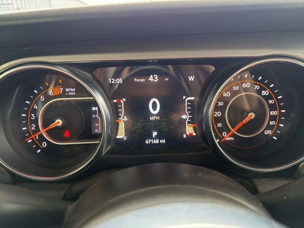 Used 2020 Black Jeep Unlimited Sahara image 9