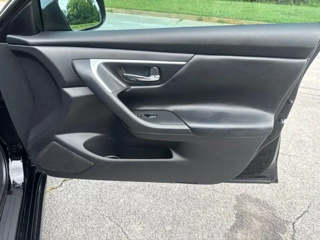 Used 2017 Black Nissan 2.5 S image 9
