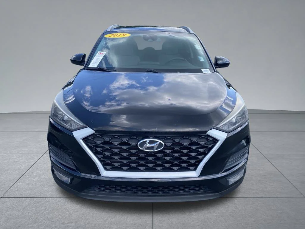 Used 2019 Black Hyundai Value image 17