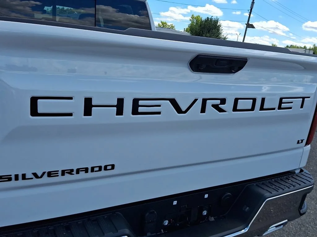 New 2026 Summit White Chevrolet LT image 21