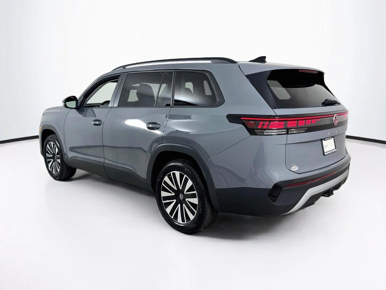 New 2027 Pure Gray Volkswagen SE w/Technology image 7