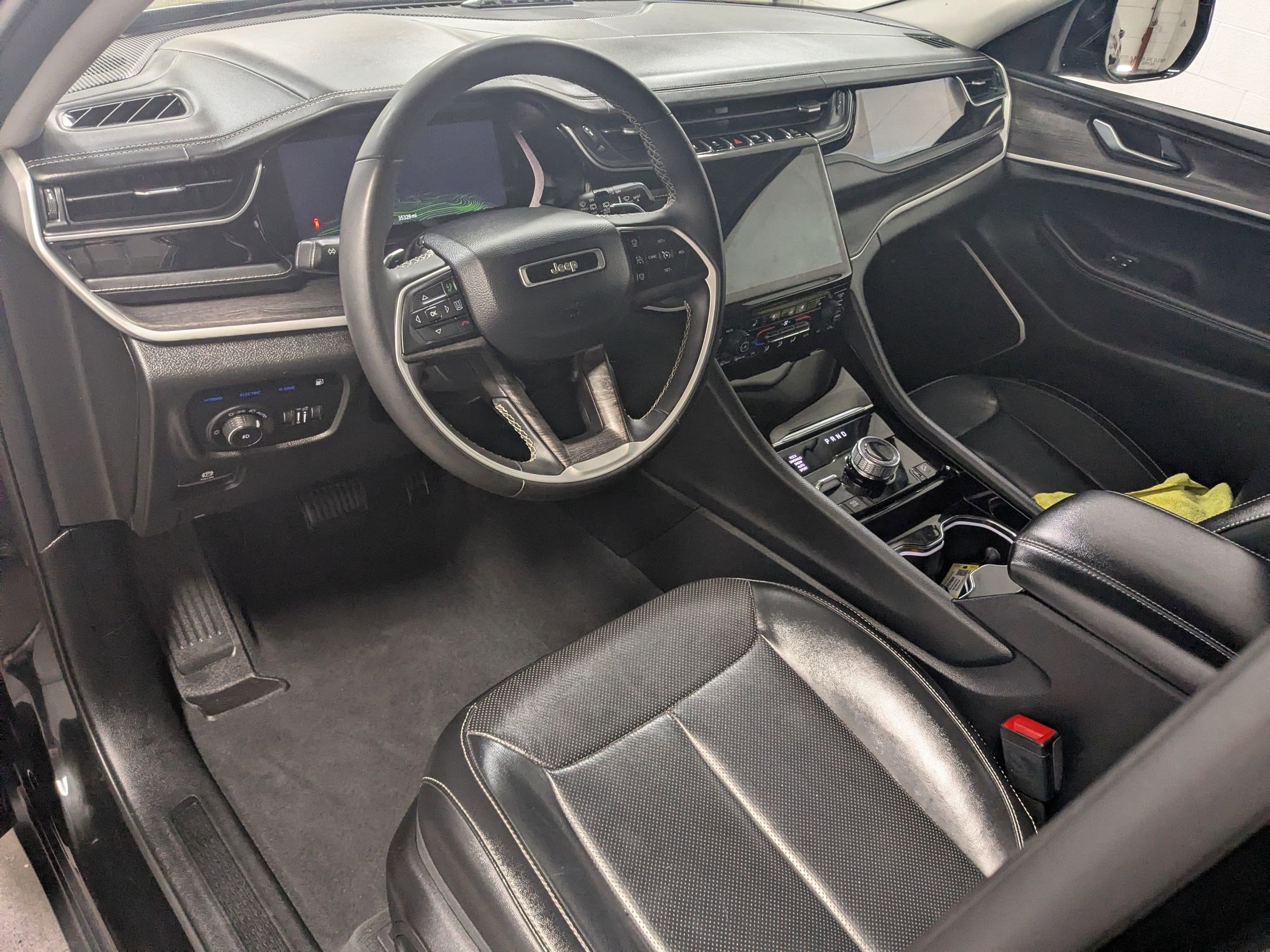 Used 2022 Diamond Black Crystal Pearlcoat Jeep 4xe image 10