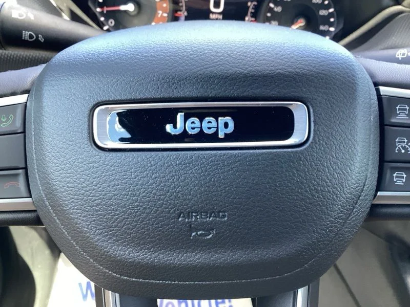 New 2026 Hydro Blue Pearl-Coat Exterior Paint Jeep Limited image 31
